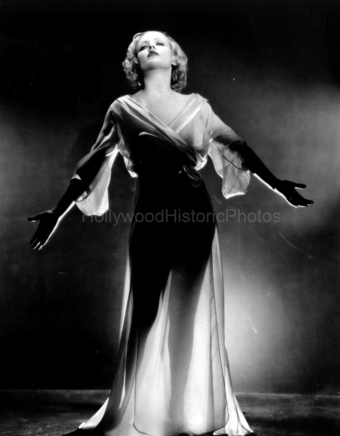 Carole Lombard 1929 wm.jpg